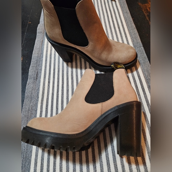 Dr. Martens Shoes - EUC Dr. Marten heel boots- 9